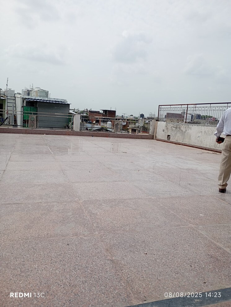  Parking, esteem-complex 1 Bedroom 450 Sq.Ft. Builder Floor In Savitri Nagar Delhi 9051351