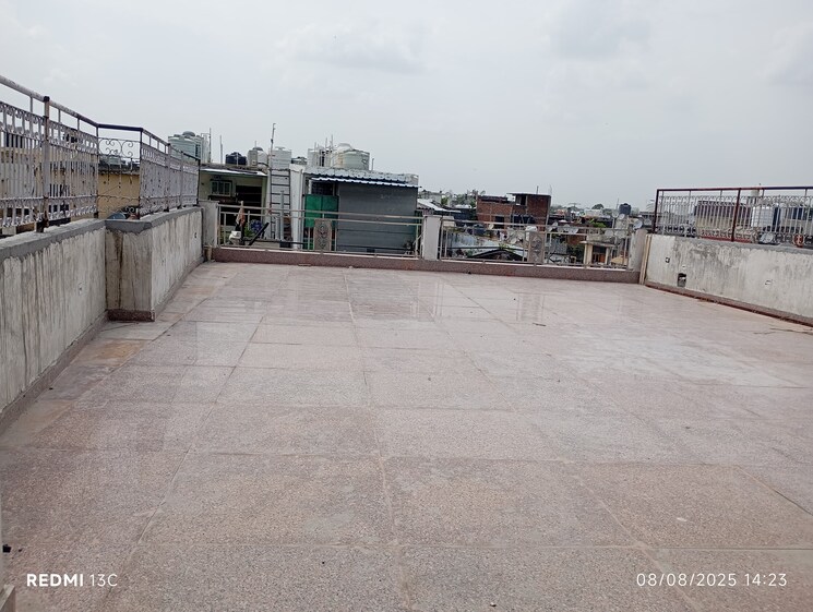  Parking, esteem-complex 1 Bedroom 450 Sq.Ft. Builder Floor In Savitri Nagar Delhi 9051351