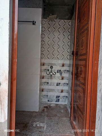 Room in 1 BHK Builder Floor at Esteem Complex, Savitri Nagar – for Rent