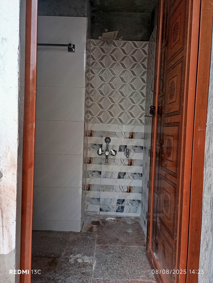 Room, esteem-complex 1 Bedroom 450 Sq.Ft. Builder Floor In Savitri Nagar Delhi 9051351