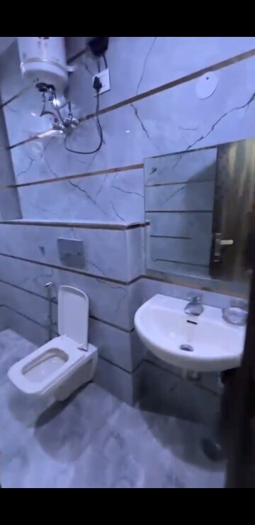 Bathroom in 3 BHK Builder Floor at East Patel Nagar – for Rent
