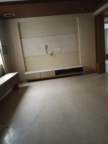 Room in 3 BHK Apartment at Madhapur – for Sale