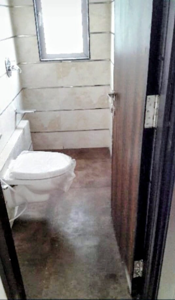Bathroom, je-and-vee-om-trimurti 2 Bedroom 591 Sq.Ft. Apartment In Malad East Mumbai 9051398