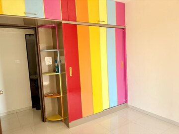 Room in 3 BHK Apartment at Mantra Montana Phase 1, Dhanori – for Rent