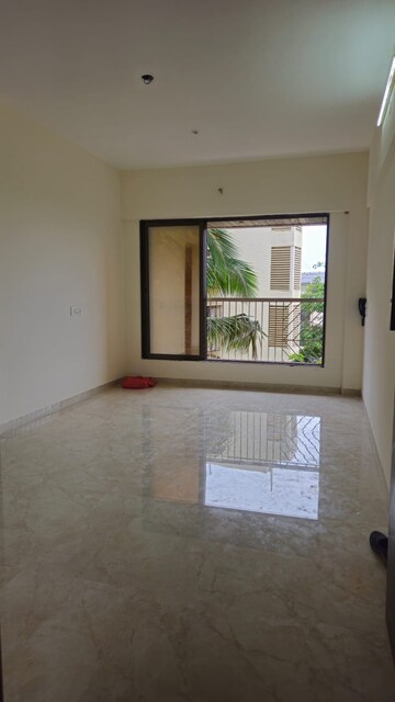 Room in 2 BHK Apartment at Shivoham Avyukta Vedant, Borivali West – for Rent
