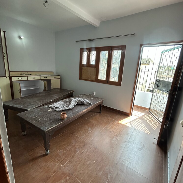 Room, south extension i 1 Bedroom 450 Sq.Ft. Builder Floor In South Extension I Delhi 9051425