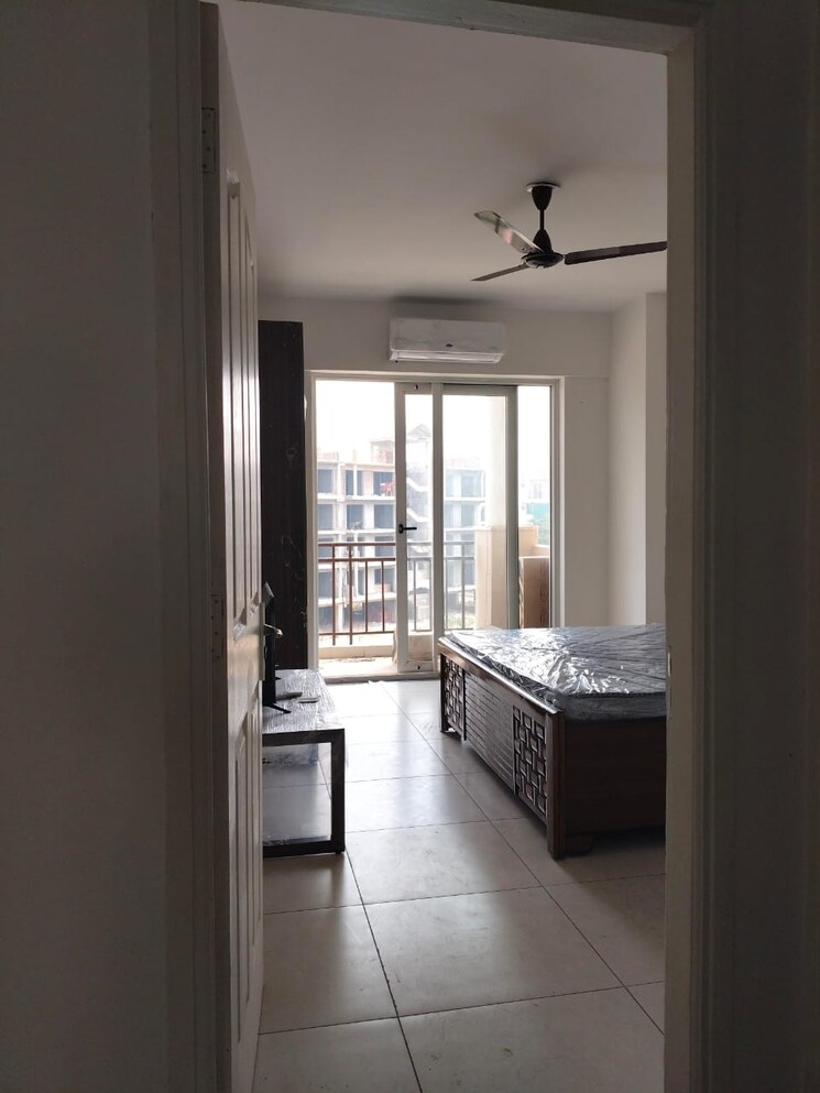 Room, sushma-valencia 3 Bedroom 1800 Sq.Ft. Apartment In International Airport Road Zirakpur 9051444