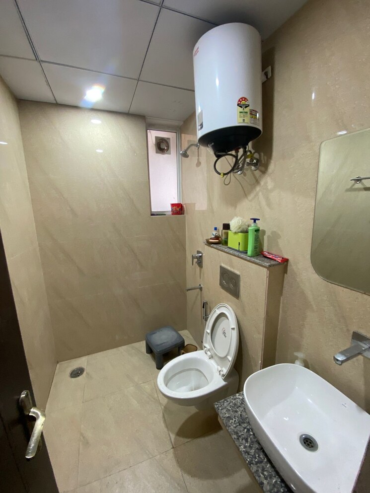 Bathroom, sushma-valencia 3 Bedroom 1800 Sq.Ft. Apartment In International Airport Road Zirakpur 9051444