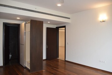 Room in 4 BHK Apartment at Prestige White Meadows, Whitefield – for Rent