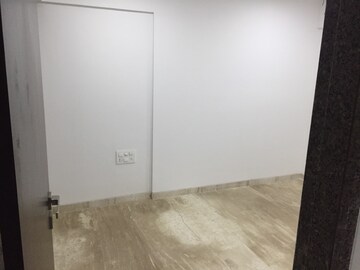 Room in 2.5 BHK Apartment at Neminath Luxeria, Andheri West – for Rent