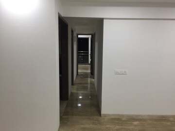 Room in 2.5 BHK Apartment at Neminath Luxeria, Andheri West – for Rent