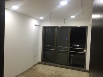 Room in 2.5 BHK Apartment at Neminath Luxeria, Andheri West – for Rent