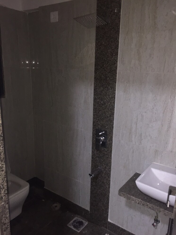 Bathroom, neminath-luxeria 2.5 Bedroom 1113 Sq.Ft. Apartment In Andheri West Mumbai 9051469