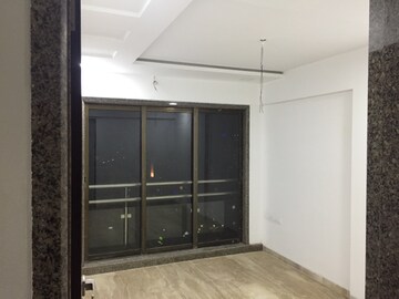 Room in 2.5 BHK Apartment at Neminath Luxeria, Andheri West – for Rent