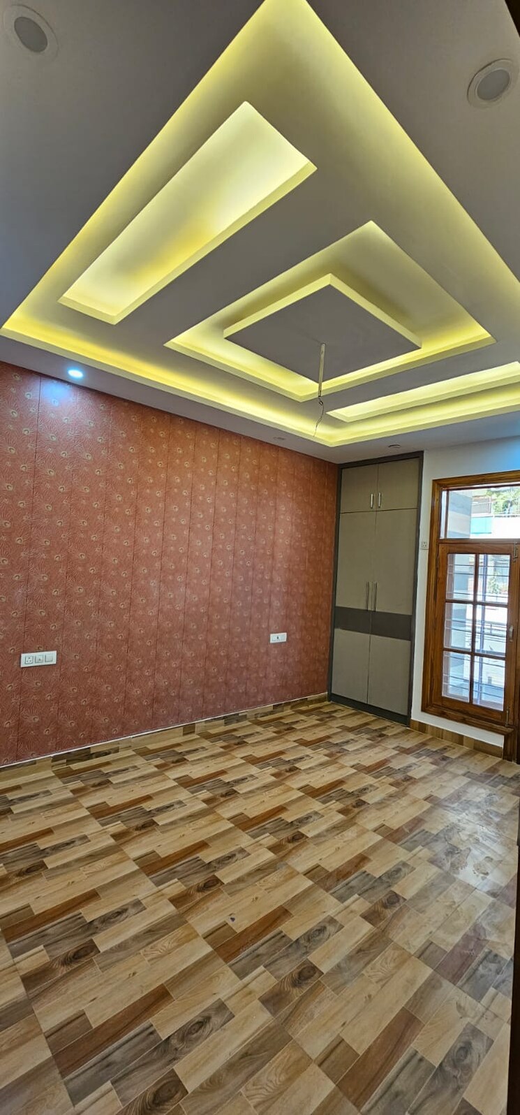 Room, gms road 4 Bedroom 2100 Sq.Ft. Builder Floor In Gms Road Dehradun 9051498