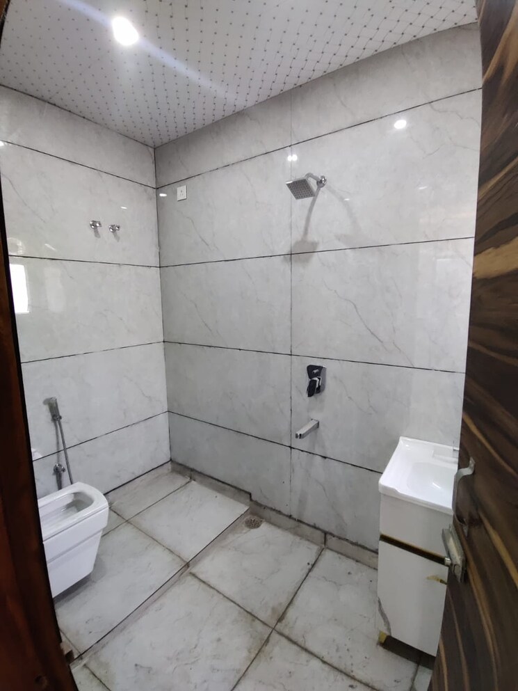 Bathroom, gms road 3 Bedroom 1800 Sq.Ft. Builder Floor In Gms Road Dehradun 9051507