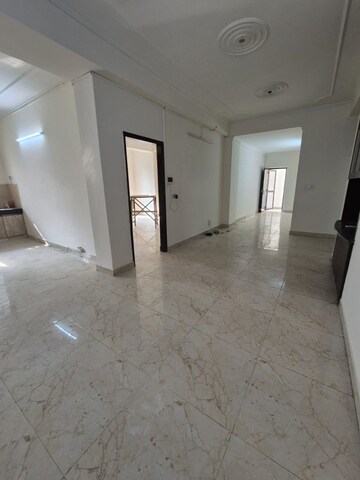 Room in 2 BHK Independent House at Sector 10a – for Rent