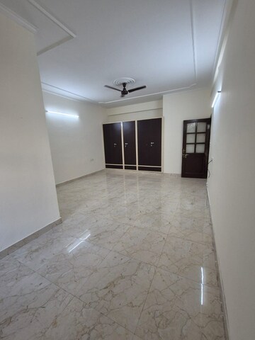 Room in 2 BHK Independent House at Sector 10a – for Rent