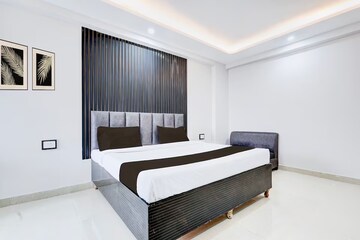 Bedroom in 2 BHK Independent House at Sector 10a – for Rent