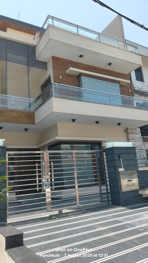 4 BHK Independent House For Sale in Sector 26