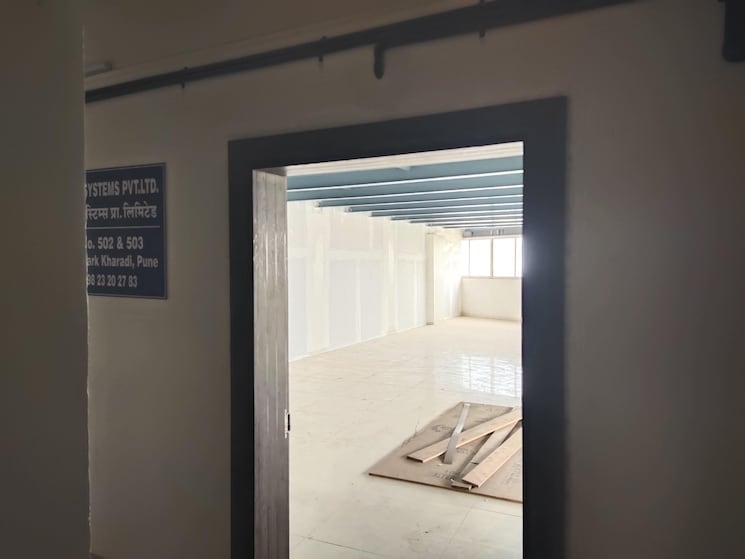 Room, krish-landmark Commercial Office Space 4020 Sq.Ft. In Kharadi Pune 9051541