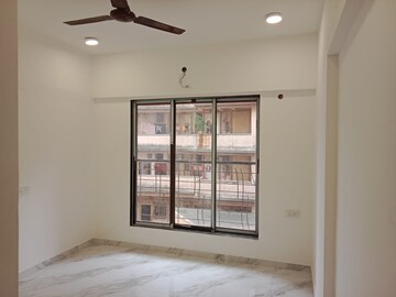Room in 1.5 BHK Apartment at ARA Swaminarayan Dham, Kurla West – for Rent