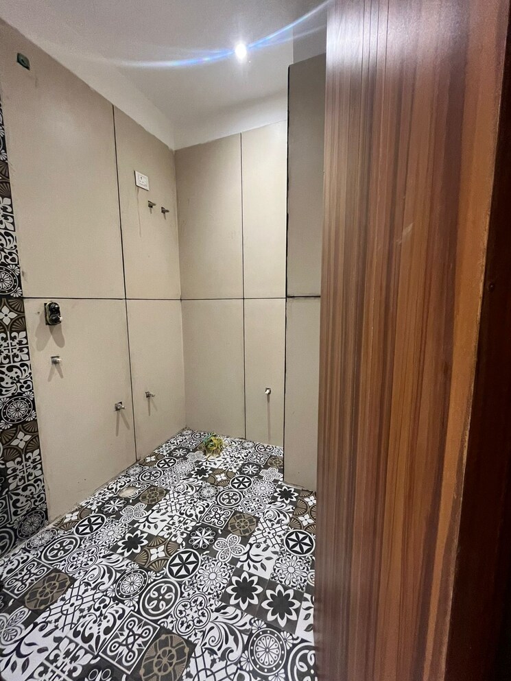 Bathroom, dwarka 3 Bedroom 900 Sq.Ft. Apartment In Dwarka Delhi 9051632
