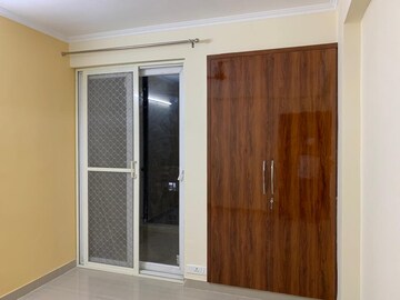 Room in 3 BHK Apartment at Radicon Vedantam, Sector 16c Greater Noida – for Rent