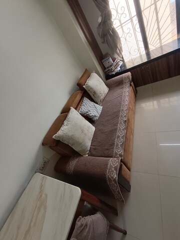 Furnished Amenities in 1.5 BHK Apartment at Seawoods – for Rent