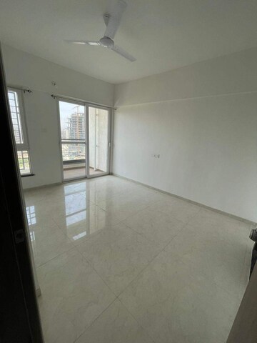 Room in 2 BHK Apartment at Majestique Towers, Kharadi – for Rent