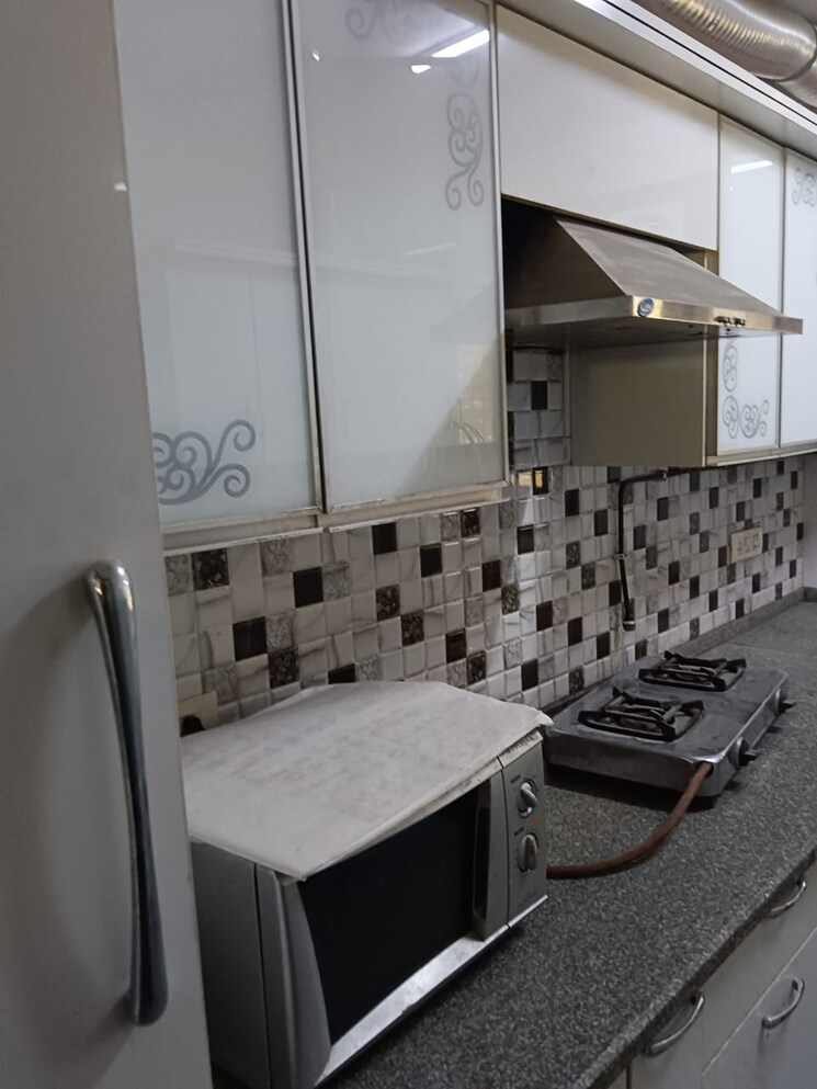 Kitchen, green park 3 Bedroom 200 Sq.Yd. Apartment In Green Park Delhi 9051671