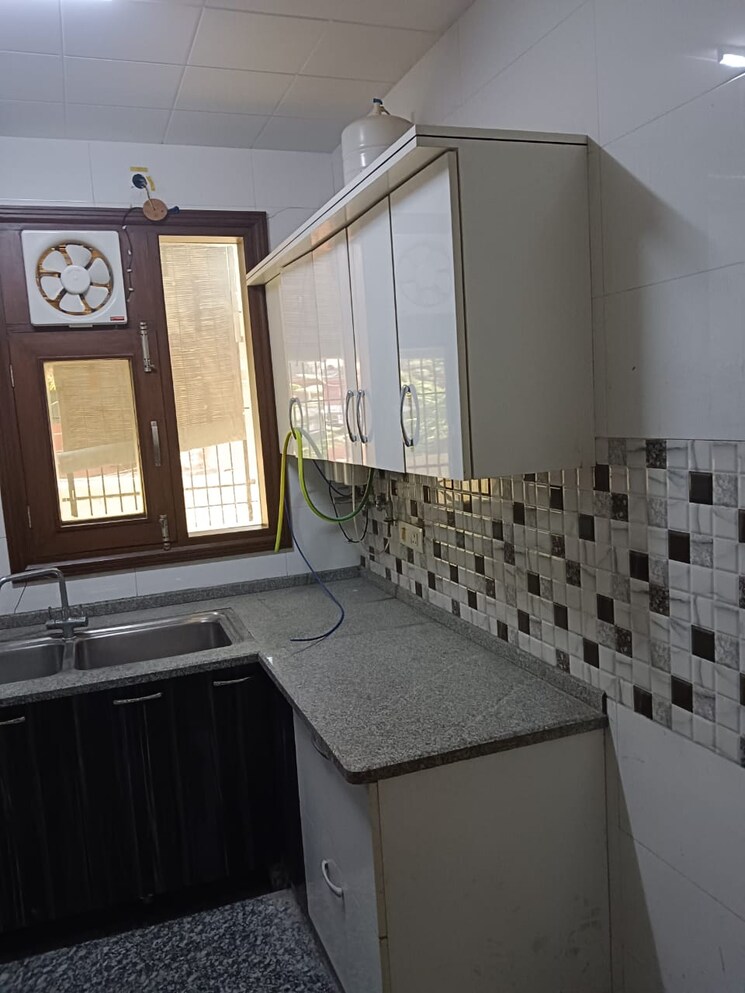 Kitchen, green park 3 Bedroom 200 Sq.Yd. Apartment In Green Park Delhi 9051671