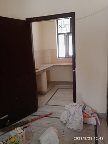 Room in 2 BHK Independent House at Sector 10a – for Rent