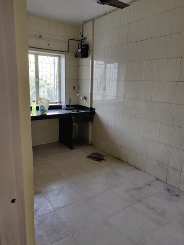 Room in 2 BHK Apartment at Malini Apartment, Andheri East – for Rent