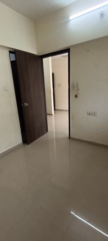 Room in 1 BHK Apartment at Spring Grove Uno Society, Kandivali East – for Rent