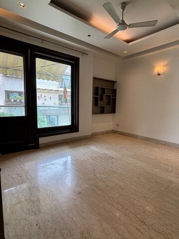 Room in 4 BHK Builder Floor at Green Park Extension – for Rent