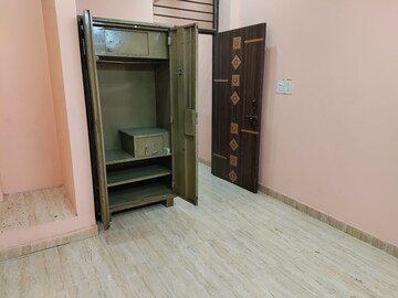 Room in 1 BHK Independent House at Sector 10a – for Rent