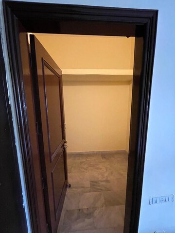 Room in 3 BHK Independent House at Sector 21 – for Rent