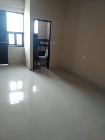 Room in 1 BHK Independent House at Sector 10a – for Rent