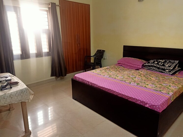 Bedroom, sector 10a 1 Bedroom 681 Sq.Ft. Independent House In Sector 10a Gurgaon 9051897