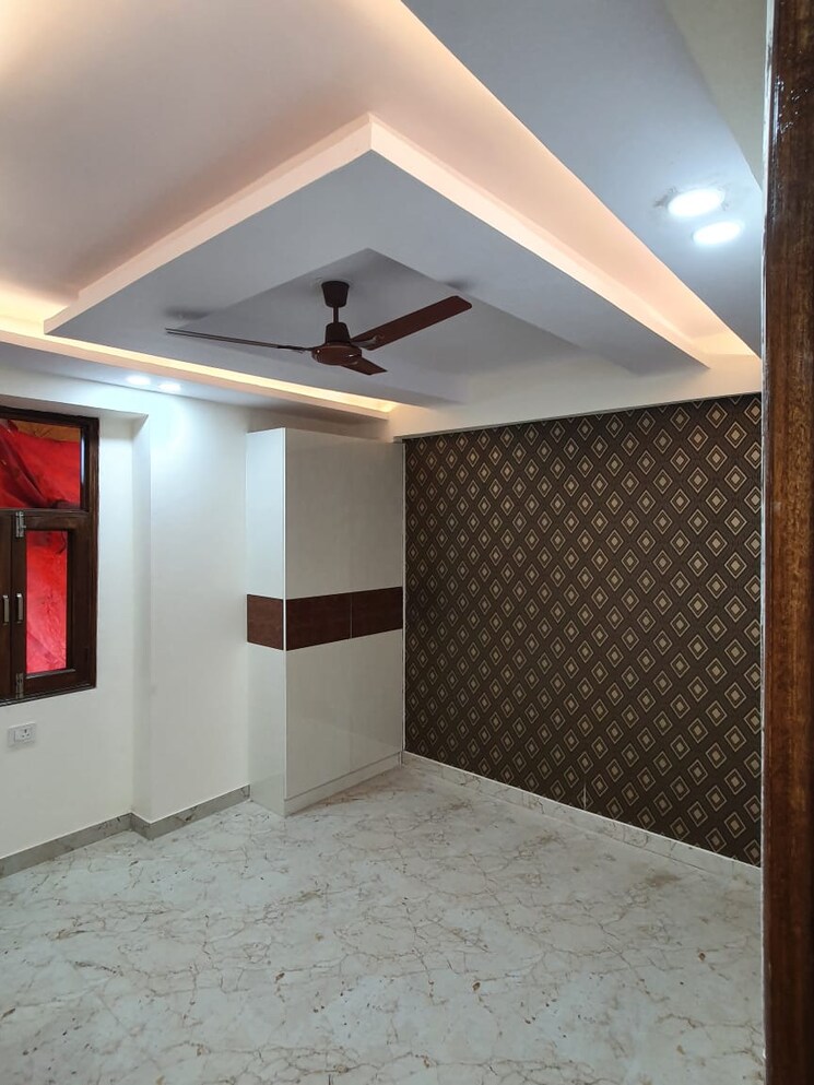 Room, sector 73 1 Bedroom 650 Sq.Ft. Builder Floor In Sector 73 Noida 9051931