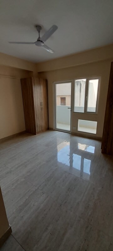 Room in 1 BHK Independent House at Sector 10a – for Rent