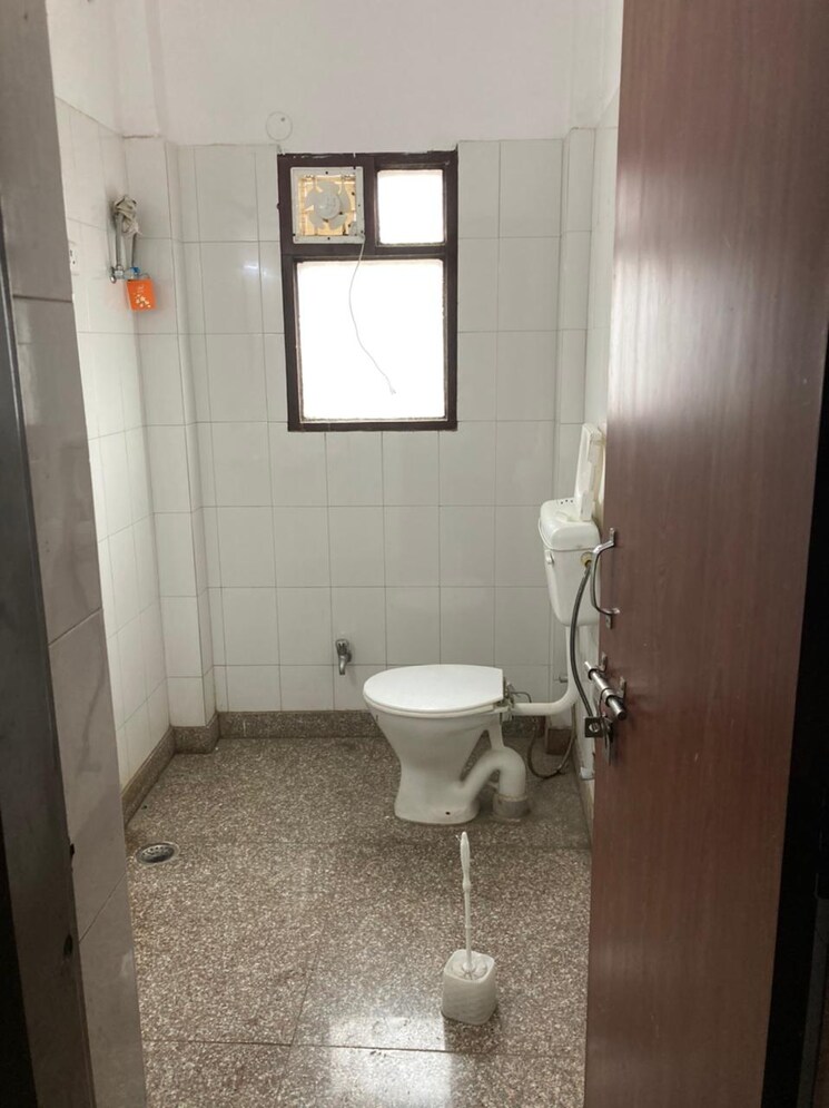 Bathroom, sector 10a 1 Bedroom 905 Sq.Ft. Independent House In Sector 10a Gurgaon 9052075
