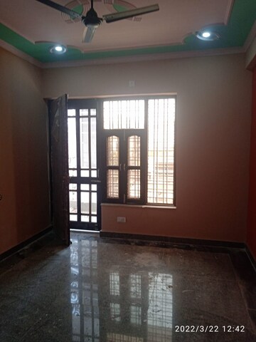 Room in 1 BHK Independent House at Sector 10a – for Rent
