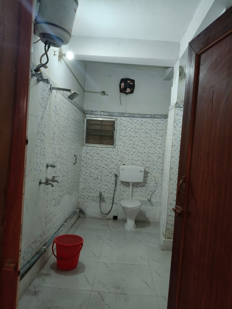 Bathroom, chinar park 2 Bedroom 900 Sq.Ft. Apartment In Chinar Park Kolkata 9052190