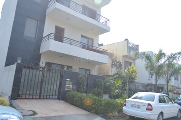 2 BHK Independent House For Rent in Sector 4