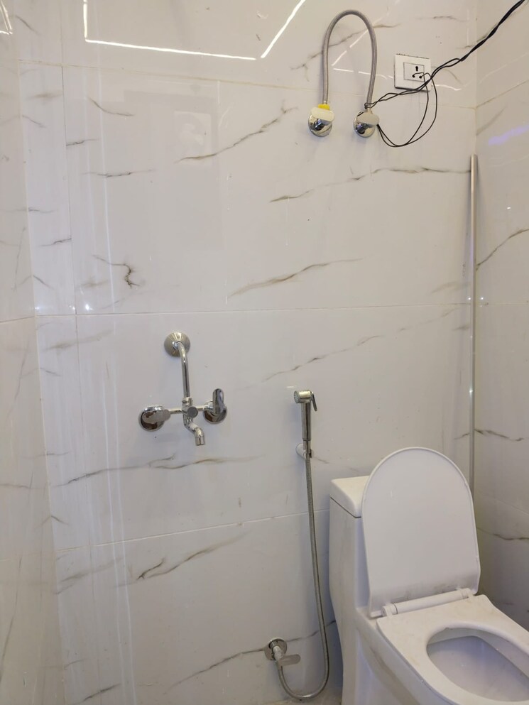 Bathroom, shivalik colony 3 Bedroom 2700 Sq.Ft. Builder Floor In Shivalik Colony Delhi 9052147