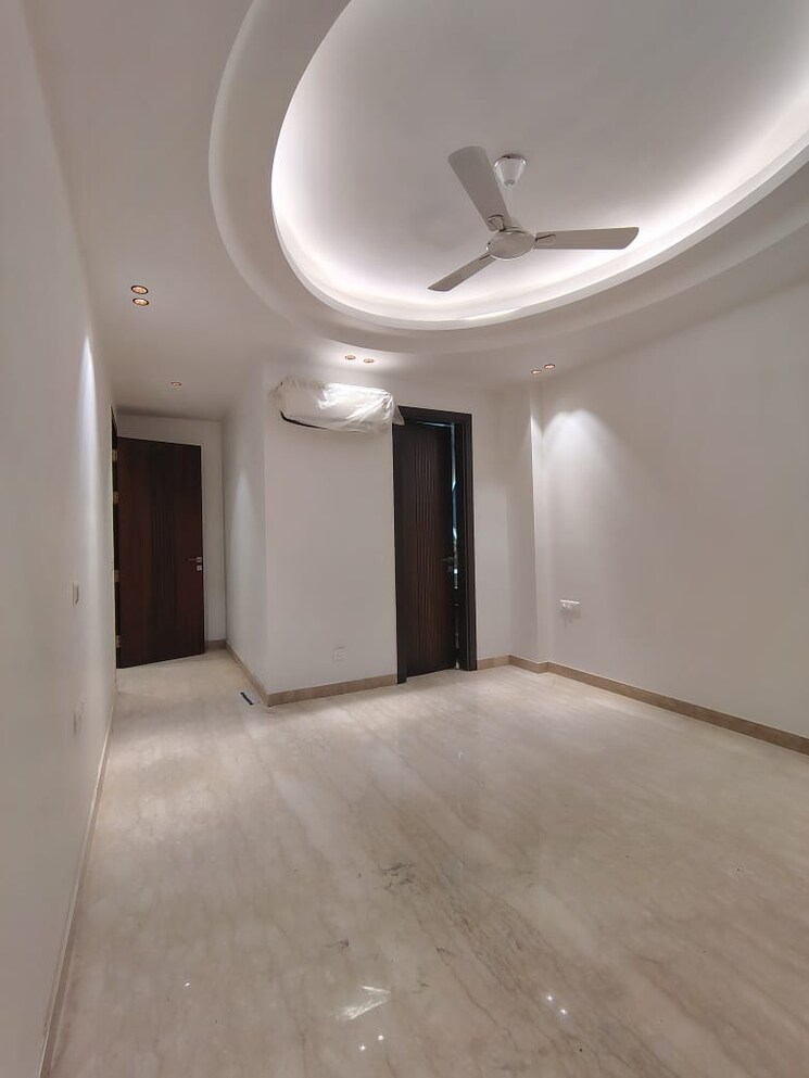 Room, shivalik colony 3 Bedroom 2700 Sq.Ft. Builder Floor In Shivalik Colony Delhi 9052147