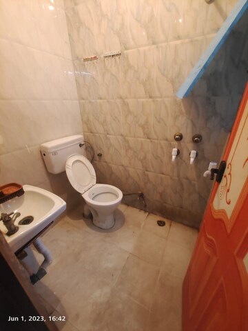 Master Bedroom in 2 BHK Builder Floor at New Gupta Colony – for Rent
