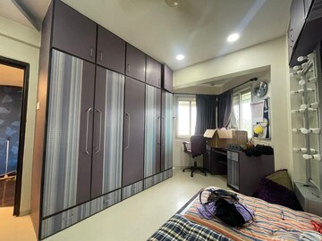 Bedroom in 4 BHK Apartment at Garden Rose, Andheri West – for Rent